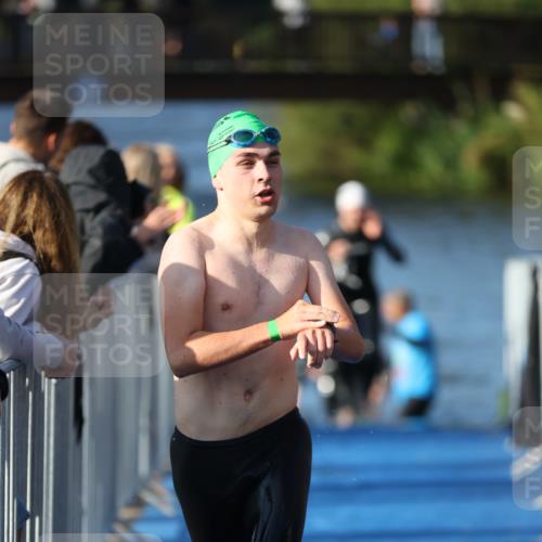 25.08.2024 - Elbe Triathlon Hamburg H.Heesch http://msf.ph/oto/6855695 25.08.2024 09:03:59 Schwimmen 206, 249, 251, 255, 271, 317 meine-sportfotos.de