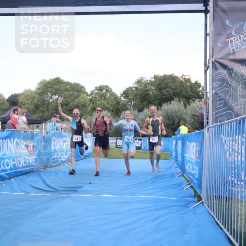 25.08.2024 - Elbe Triathlon Hamburg H.Heesch http://msf.ph/oto/6855697 25.08.2024 16:10:10 Ziel  meine-sportfotos.de