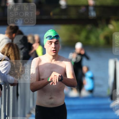 25.08.2024 - Elbe Triathlon Hamburg H.Heesch http://msf.ph/oto/6855719 25.08.2024 09:04:00 Schwimmen 206, 249, 251, 255, 271, 317 meine-sportfotos.de