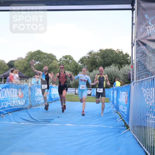 25.08.2024 - Elbe Triathlon Hamburg H.Heesch http://msf.ph/oto/6855733 25.08.2024 16:10:10 Ziel  meine-sportfotos.de