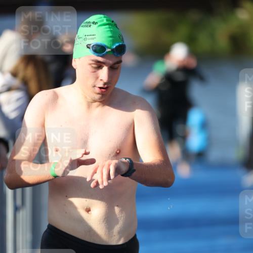 25.08.2024 - Elbe Triathlon Hamburg H.Heesch http://msf.ph/oto/6855738 25.08.2024 09:04:00 Schwimmen 206, 249, 251, 255, 271, 317 meine-sportfotos.de