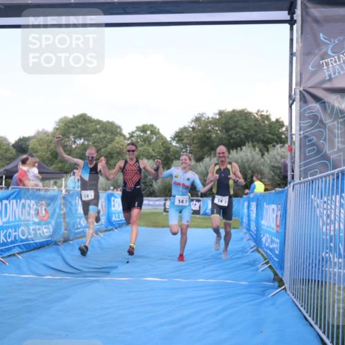 25.08.2024 - Elbe Triathlon Hamburg H.Heesch http://msf.ph/oto/6855748 25.08.2024 16:10:11 Ziel  meine-sportfotos.de
