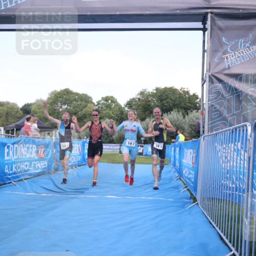 25.08.2024 - Elbe Triathlon Hamburg H.Heesch http://msf.ph/oto/6855761 25.08.2024 16:10:11 Ziel  meine-sportfotos.de