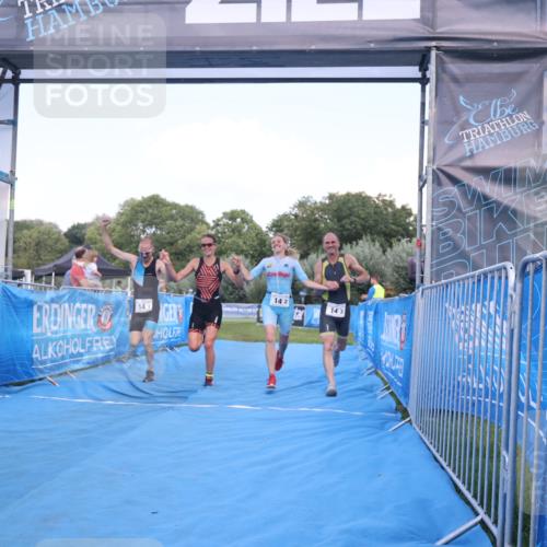 25.08.2024 - Elbe Triathlon Hamburg H.Heesch http://msf.ph/oto/6855767 25.08.2024 16:10:11 Ziel  meine-sportfotos.de