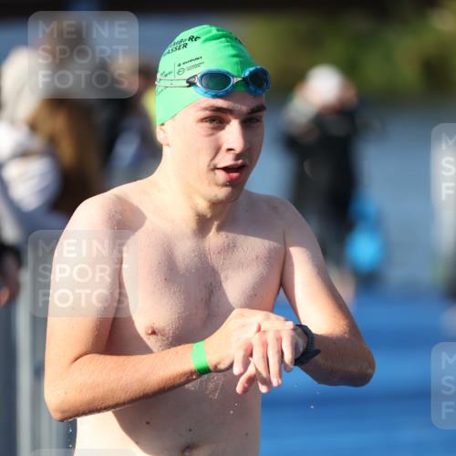 25.08.2024 - Elbe Triathlon Hamburg H.Heesch http://msf.ph/oto/6855775 25.08.2024 09:04:00 Schwimmen 206, 249, 251, 255, 271, 317 meine-sportfotos.de