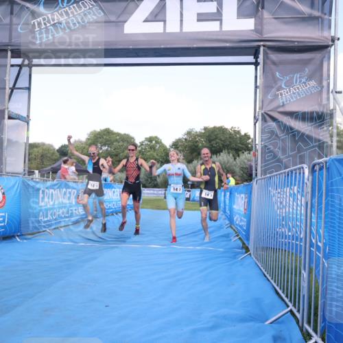 25.08.2024 - Elbe Triathlon Hamburg H.Heesch http://msf.ph/oto/6855784 25.08.2024 16:10:11 Ziel  meine-sportfotos.de