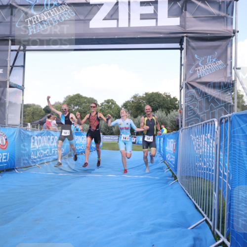 25.08.2024 - Elbe Triathlon Hamburg H.Heesch http://msf.ph/oto/6855791 25.08.2024 16:10:11 Ziel  meine-sportfotos.de