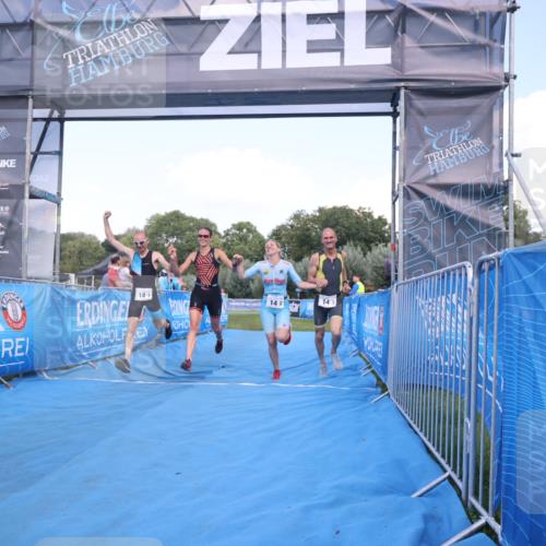 25.08.2024 - Elbe Triathlon Hamburg H.Heesch http://msf.ph/oto/6855799 25.08.2024 16:10:11 Ziel  meine-sportfotos.de