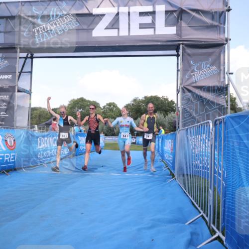 25.08.2024 - Elbe Triathlon Hamburg H.Heesch http://msf.ph/oto/6855804 25.08.2024 16:10:11 Ziel  meine-sportfotos.de