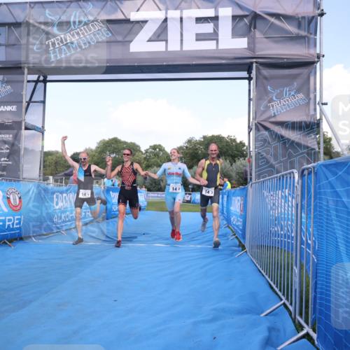 25.08.2024 - Elbe Triathlon Hamburg H.Heesch http://msf.ph/oto/6855813 25.08.2024 16:10:11 Ziel  meine-sportfotos.de