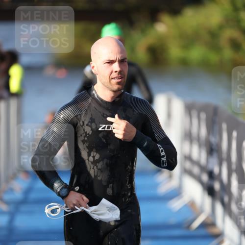 25.08.2024 - Elbe Triathlon Hamburg H.Heesch http://msf.ph/oto/6855817 25.08.2024 09:04:04 Schwimmen 206, 251, 255, 271, 317 meine-sportfotos.de