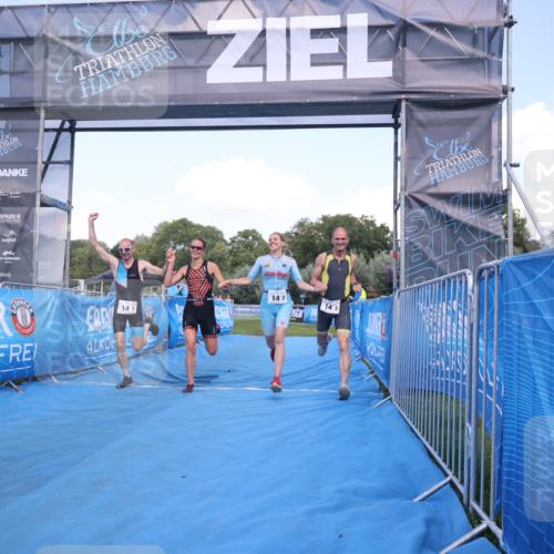 25.08.2024 - Elbe Triathlon Hamburg H.Heesch http://msf.ph/oto/6855819 25.08.2024 16:10:11 Ziel  meine-sportfotos.de