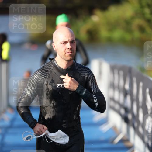 25.08.2024 - Elbe Triathlon Hamburg H.Heesch http://msf.ph/oto/6855823 25.08.2024 09:04:05 Schwimmen 206, 251, 255, 271, 317 meine-sportfotos.de
