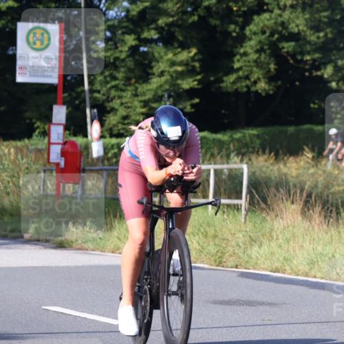 25.08.2024 - Elbe Triathlon Hamburg Fuchs,  Jonas http://msf.ph/oto/6855826 25.08.2024 09:19:10 Radfahren 53, 139, 176, 243 meine-sportfotos.de