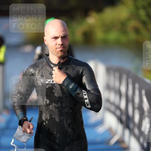 25.08.2024 - Elbe Triathlon Hamburg H.Heesch http://msf.ph/oto/6855847 25.08.2024 09:04:05 Schwimmen 206, 251, 255, 271, 317 meine-sportfotos.de