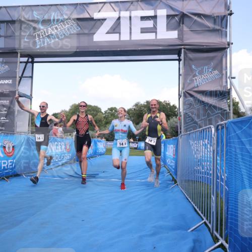 25.08.2024 - Elbe Triathlon Hamburg H.Heesch http://msf.ph/oto/6855849 25.08.2024 16:10:11 Ziel  meine-sportfotos.de