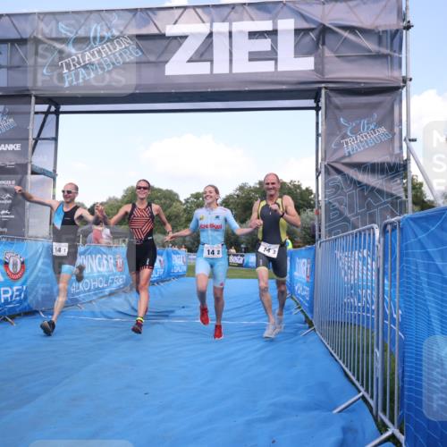 25.08.2024 - Elbe Triathlon Hamburg H.Heesch http://msf.ph/oto/6855855 25.08.2024 16:10:11 Ziel  meine-sportfotos.de