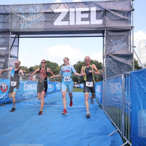 25.08.2024 - Elbe Triathlon Hamburg H.Heesch http://msf.ph/oto/6855871 25.08.2024 16:10:11 Ziel  meine-sportfotos.de