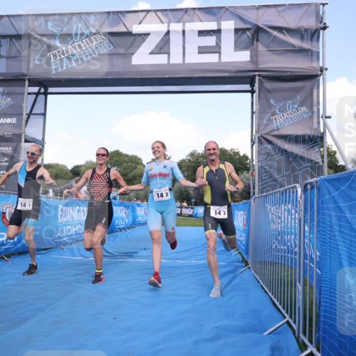 25.08.2024 - Elbe Triathlon Hamburg H.Heesch http://msf.ph/oto/6855883 25.08.2024 16:10:11 Ziel  meine-sportfotos.de