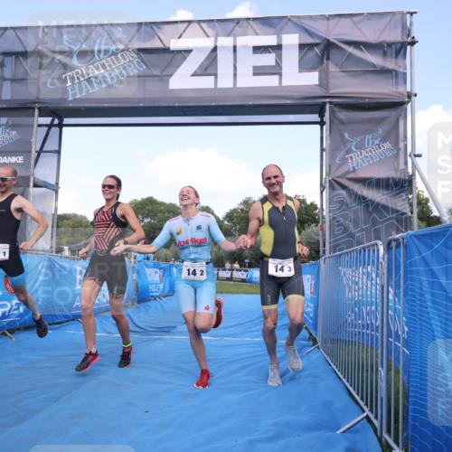 25.08.2024 - Elbe Triathlon Hamburg H.Heesch http://msf.ph/oto/6855901 25.08.2024 16:10:12 Ziel  meine-sportfotos.de