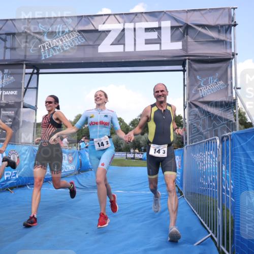 25.08.2024 - Elbe Triathlon Hamburg H.Heesch http://msf.ph/oto/6855925 25.08.2024 16:10:12 Ziel  meine-sportfotos.de