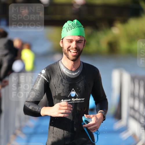 25.08.2024 - Elbe Triathlon Hamburg H.Heesch http://msf.ph/oto/6855926 25.08.2024 09:04:07 Schwimmen 206, 251, 255, 271, 317 meine-sportfotos.de