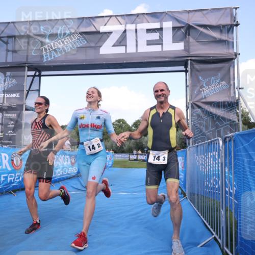 25.08.2024 - Elbe Triathlon Hamburg H.Heesch http://msf.ph/oto/6855941 25.08.2024 16:10:12 Ziel  meine-sportfotos.de