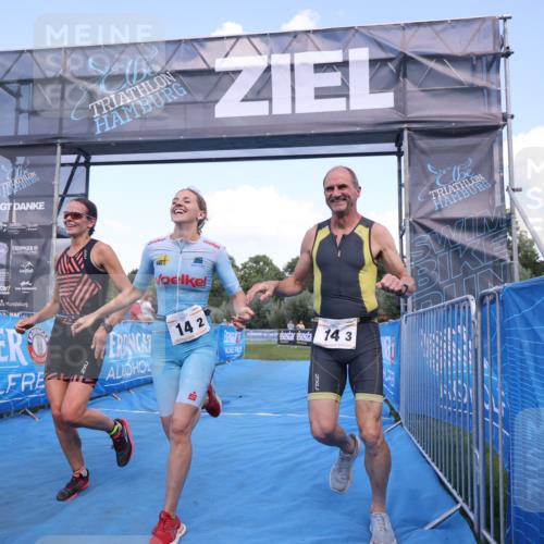 25.08.2024 - Elbe Triathlon Hamburg H.Heesch http://msf.ph/oto/6855947 25.08.2024 16:10:12 Ziel  meine-sportfotos.de