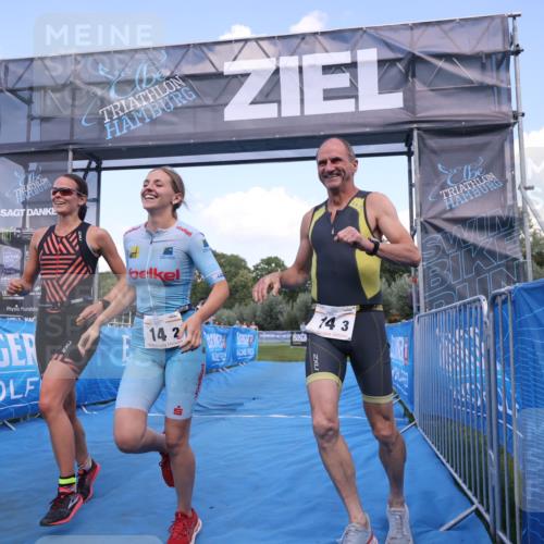 25.08.2024 - Elbe Triathlon Hamburg H.Heesch http://msf.ph/oto/6855959 25.08.2024 16:10:12 Ziel  meine-sportfotos.de