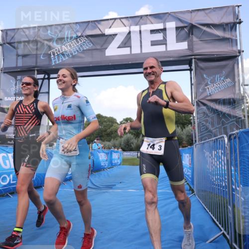 25.08.2024 - Elbe Triathlon Hamburg H.Heesch http://msf.ph/oto/6855968 25.08.2024 16:10:12 Ziel  meine-sportfotos.de