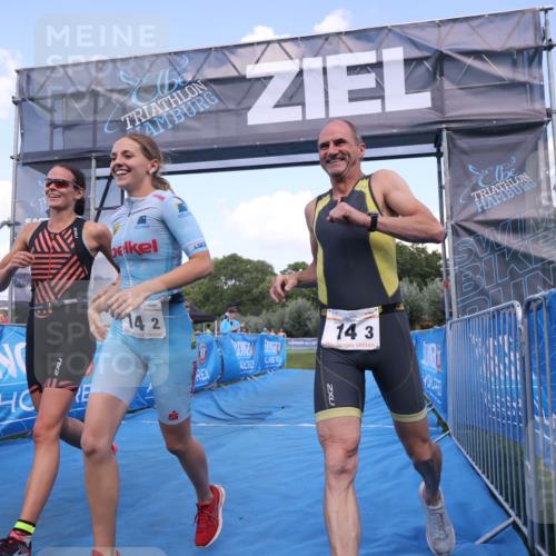 25.08.2024 - Elbe Triathlon Hamburg H.Heesch http://msf.ph/oto/6855970 25.08.2024 16:10:12 Ziel  meine-sportfotos.de