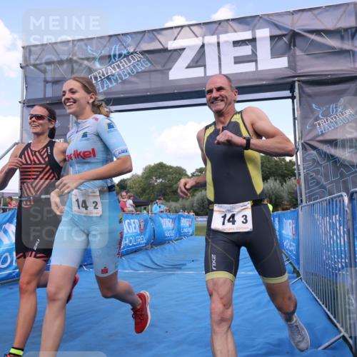 25.08.2024 - Elbe Triathlon Hamburg H.Heesch http://msf.ph/oto/6855976 25.08.2024 16:10:12 Ziel  meine-sportfotos.de