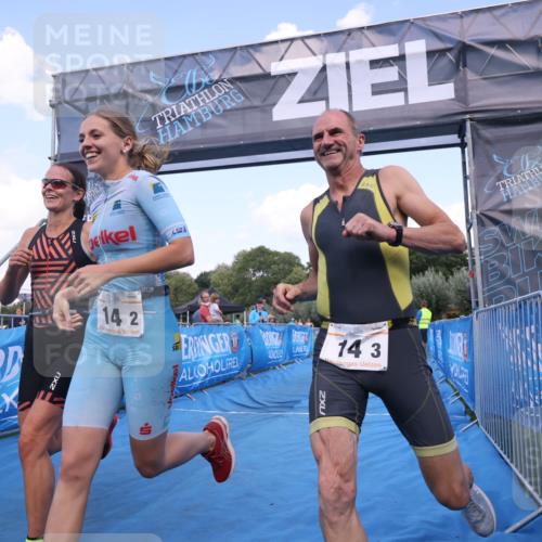 25.08.2024 - Elbe Triathlon Hamburg H.Heesch http://msf.ph/oto/6855982 25.08.2024 16:10:12 Ziel  meine-sportfotos.de