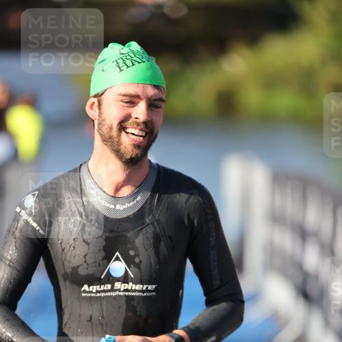 25.08.2024 - Elbe Triathlon Hamburg H.Heesch http://msf.ph/oto/6855985 25.08.2024 09:04:07 Schwimmen 206, 251, 255, 271, 317 meine-sportfotos.de