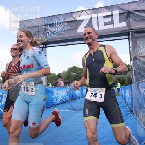 25.08.2024 - Elbe Triathlon Hamburg H.Heesch http://msf.ph/oto/6855992 25.08.2024 16:10:12 Ziel  meine-sportfotos.de