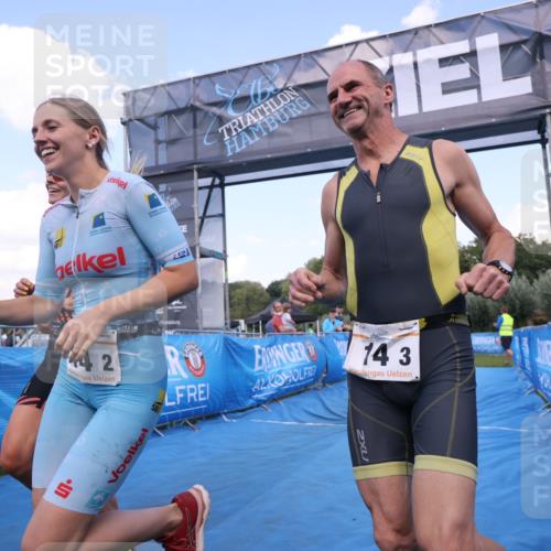 25.08.2024 - Elbe Triathlon Hamburg H.Heesch http://msf.ph/oto/6856010 25.08.2024 16:10:12 Ziel  meine-sportfotos.de