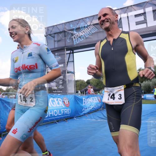 25.08.2024 - Elbe Triathlon Hamburg H.Heesch http://msf.ph/oto/6856020 25.08.2024 16:10:12 Ziel  meine-sportfotos.de