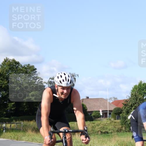 25.08.2024 - Elbe Triathlon Hamburg Fuchs,  Jonas http://msf.ph/oto/6856034 25.08.2024 10:39:02 Radfahren 460, 601, 1435, 798, 795, 450, 633, 674, 512 meine-sportfotos.de