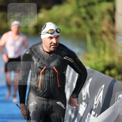 25.08.2024 - Elbe Triathlon Hamburg H.Heesch http://msf.ph/oto/6856088 25.08.2024 09:04:17 Schwimmen 255, 271, 302, 314 meine-sportfotos.de