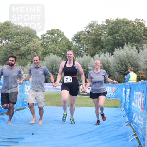 25.08.2024 - Elbe Triathlon Hamburg H.Heesch http://msf.ph/oto/6856090 25.08.2024 16:11:01 Ziel  meine-sportfotos.de