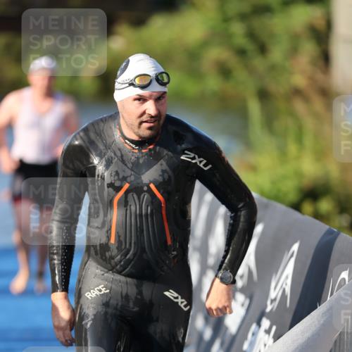25.08.2024 - Elbe Triathlon Hamburg H.Heesch http://msf.ph/oto/6856093 25.08.2024 09:04:18 Schwimmen 255, 302, 314 meine-sportfotos.de