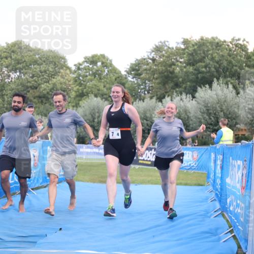 25.08.2024 - Elbe Triathlon Hamburg H.Heesch http://msf.ph/oto/6856104 25.08.2024 16:11:01 Ziel  meine-sportfotos.de