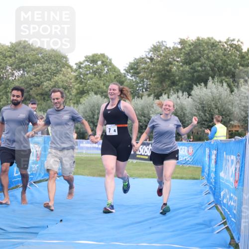 25.08.2024 - Elbe Triathlon Hamburg H.Heesch http://msf.ph/oto/6856111 25.08.2024 16:11:01 Ziel  meine-sportfotos.de