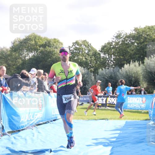 25.08.2024 - Elbe Triathlon Hamburg H.Heesch http://msf.ph/oto/6856123 25.08.2024 10:53:22 Ziel 209, 232 meine-sportfotos.de