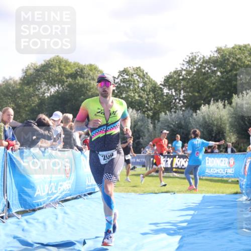 25.08.2024 - Elbe Triathlon Hamburg H.Heesch http://msf.ph/oto/6856133 25.08.2024 10:53:22 Ziel 209, 232 meine-sportfotos.de