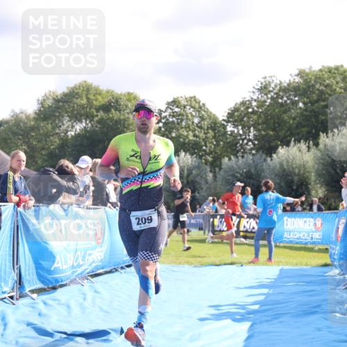 25.08.2024 - Elbe Triathlon Hamburg H.Heesch http://msf.ph/oto/6856139 25.08.2024 10:53:22 Ziel 209, 232 meine-sportfotos.de