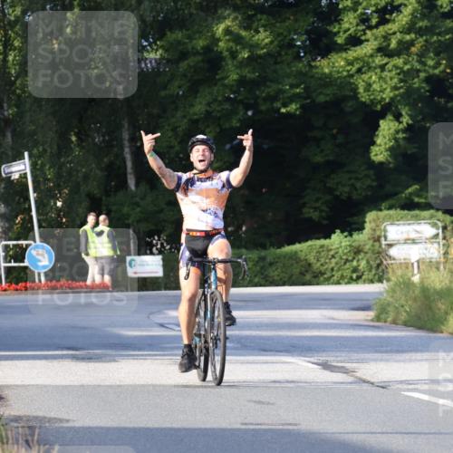 25.08.2024 - Elbe Triathlon Hamburg Fuchs,  Jonas http://msf.ph/oto/6856152 25.08.2024 09:19:30 Radfahren 40 meine-sportfotos.de