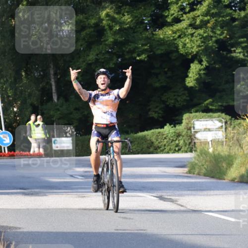 25.08.2024 - Elbe Triathlon Hamburg Fuchs,  Jonas http://msf.ph/oto/6856155 25.08.2024 09:19:31 Radfahren 40 meine-sportfotos.de