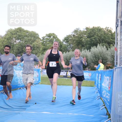 25.08.2024 - Elbe Triathlon Hamburg H.Heesch http://msf.ph/oto/6856161 25.08.2024 16:11:02 Ziel  meine-sportfotos.de