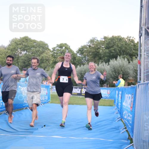 25.08.2024 - Elbe Triathlon Hamburg H.Heesch http://msf.ph/oto/6856169 25.08.2024 16:11:02 Ziel  meine-sportfotos.de